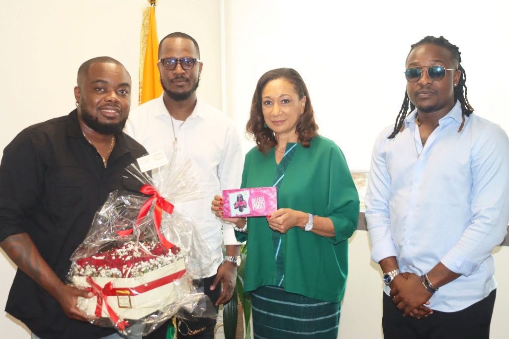 Audience accordée au groupe Révolution