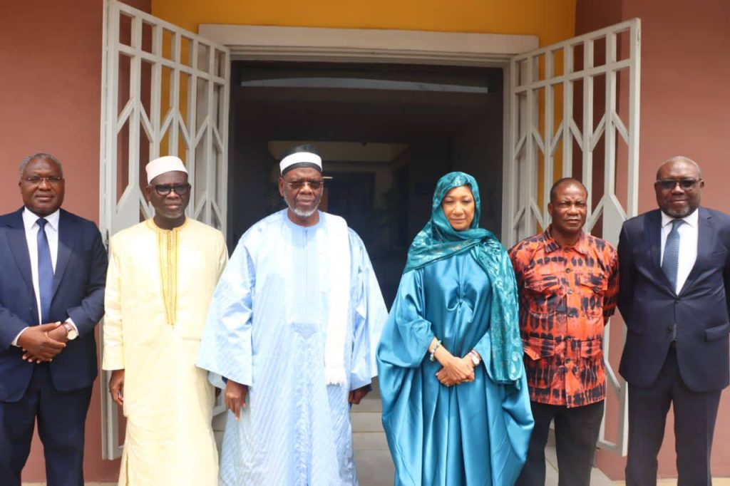 Séance de travail sur la préservation et la transmission du patrimoine documentaire islamique ancestral