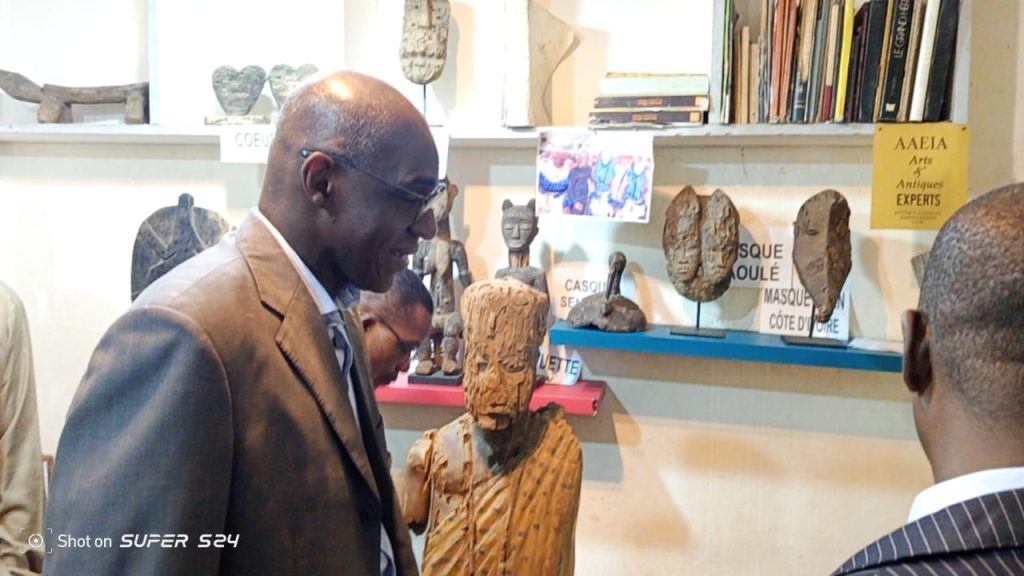 Exposition organisée par l’Union Nationale des Antiquaires de Côte d’Ivoire