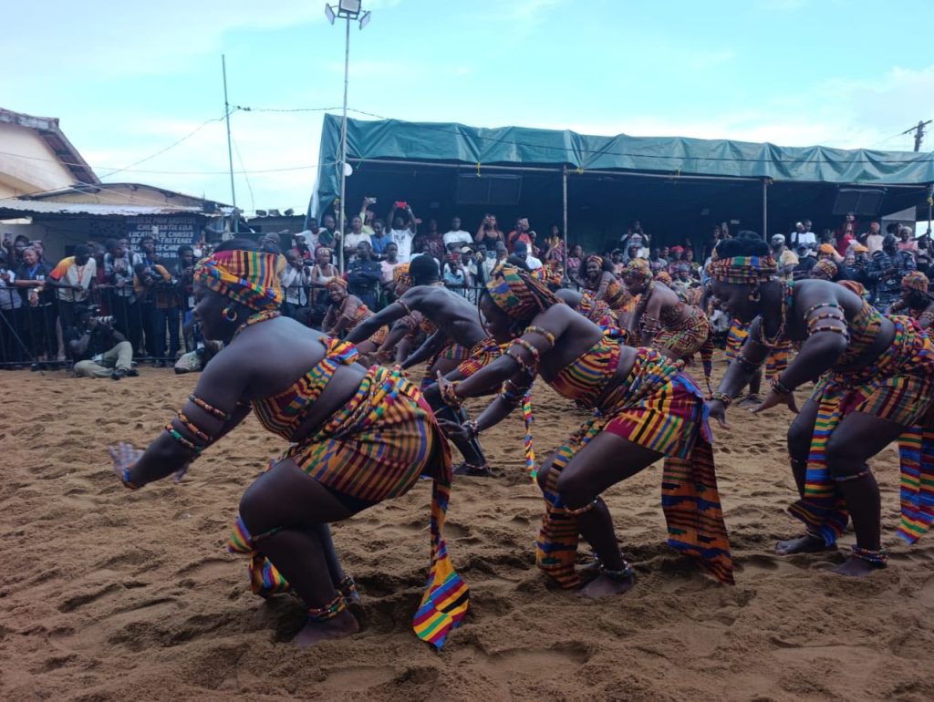Journée des Reines Mères – Abissa 2025 : Hommage aux gardiennes des traditions dans la Ville Historique de Grand-Bassam!