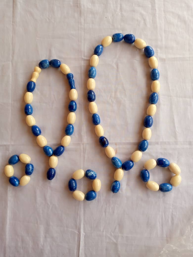 Colliers en lampe et  bonbon