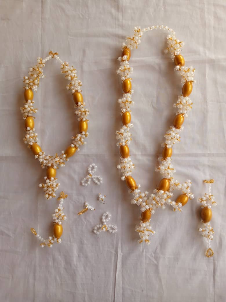 Colliers a perles ordinaires  jaune